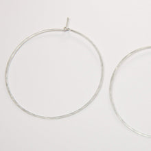 Laden Sie das Bild in den Galerie-Viewer, Creolen - KREIS, L Silber