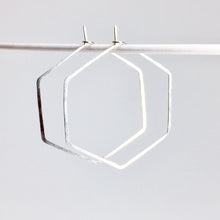 Laden Sie das Bild in den Galerie-Viewer, Creolen - HEXAGON, M Silber