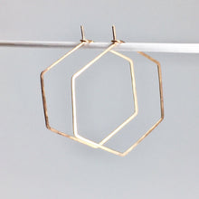 Laden Sie das Bild in den Galerie-Viewer, Creolen - HEXAGON, M Roségoldfilled