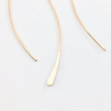 Laden Sie das Bild in den Galerie-Viewer, Creolen - NAVETTE - Ohrhaken, Goldfilled