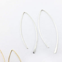 Laden Sie das Bild in den Galerie-Viewer, Creolen - NAVETTE - Ohrhaken, 925 Silber