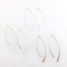 Laden Sie das Bild in den Galerie-Viewer, Creolen - NAVETTE - Ohrhaken, Goldfilled