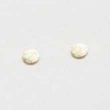 Laden Sie das Bild in den Galerie-Viewer, Ohrstecker - KLEINES PLÄTTCHEN, 4mm, 6mm, 925 Silber, gebürstet