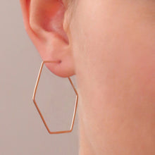 Laden Sie das Bild in den Galerie-Viewer, Creolen - HEXAGON, M Roségoldfilled