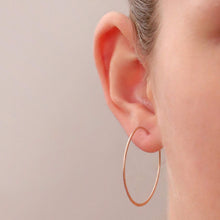 Laden Sie das Bild in den Galerie-Viewer, Creolen - KREIS, M goldfilled