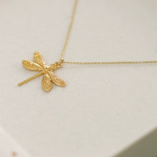 Laden Sie das Bild in den Galerie-Viewer, Halskette - KLEINE LIBELLE, vergoldet