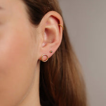 Laden Sie das Bild in den Galerie-Viewer, Ohrstecker - KLEINE KUGEL, 925 Silber vergoldet