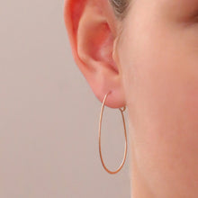 Laden Sie das Bild in den Galerie-Viewer, Creolen - OVAL, M - 925 Silber