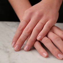 Laden Sie das Bild in den Galerie-Viewer, Ring - GLITZERRING, Sterling Silber, Größen: 46-60