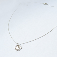 Laden Sie das Bild in den Galerie-Viewer, Halskette - LOTUS BLÜTE, 925 Silber