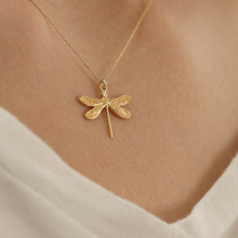 Laden Sie das Bild in den Galerie-Viewer, Halskette - KLEINE LIBELLE, vergoldet