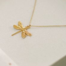 Laden Sie das Bild in den Galerie-Viewer, Halskette - KLEINE LIBELLE, vergoldet