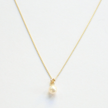 Laden Sie das Bild in den Galerie-Viewer, Halskette - KLEINE PERLE, 925 Silber vergoldet