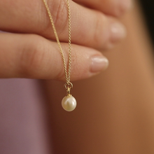 Laden Sie das Bild in den Galerie-Viewer, Halskette - KLEINE PERLE, 925 Silber vergoldet