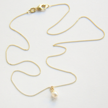 Laden Sie das Bild in den Galerie-Viewer, Halskette - KLEINE PERLE, 925 Silber vergoldet