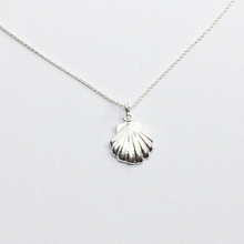 Laden Sie das Bild in den Galerie-Viewer, Halskette - KLEINE MUSCHEL, filigrane Kette mit Muschel Anhänger, 925 Silber/vergoldet