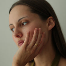 Laden Sie das Bild in den Galerie-Viewer, Ring - WELLE, Silber vergoldet
