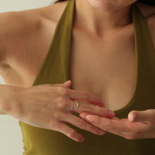 Laden Sie das Bild in den Galerie-Viewer, Ring - WAVE, gewellter Ring, 925 Silber/ vergoldet
