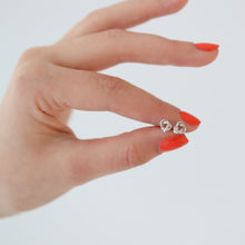 Laden Sie das Bild in den Galerie-Viewer, Ohrstecker - Kleiner Knoten, 925 Silber, glänzend
