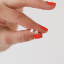 Laden Sie das Bild in den Galerie-Viewer, Ohrstecker - KLEINER WÜRFEL, 925 Silber
