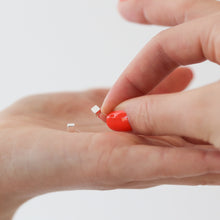 Laden Sie das Bild in den Galerie-Viewer, Ohrstecker - KLEINER WÜRFEL, 925 Silber
