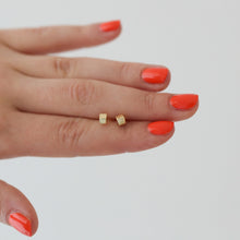 Laden Sie das Bild in den Galerie-Viewer, Ohrstecker - KLEINER WÜRFEL, 925 Silber vergoldet
