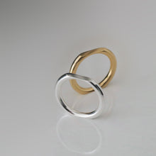 Laden Sie das Bild in den Galerie-Viewer, Ring - DUO, 2 abgeflachte Seiten, 925 Silber/ vergoldet
