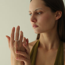 Laden Sie das Bild in den Galerie-Viewer, Ring - BANDRING ZIRKONIA, 925 Silber/ vergoldet
