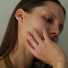 Laden Sie das Bild in den Galerie-Viewer, Ring - WAVE, gewellter Ring, 925 Silber/ vergoldet
