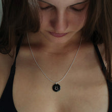 Laden Sie das Bild in den Galerie-Viewer, Halskette - SMILEY, filigrane Kette mit Smiley Anhänger, 925 Silber/vergoldet
