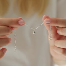 Laden Sie das Bild in den Galerie-Viewer, Armband - KLEINES HERZ, filigraner Herz Anhänger, 925 Silber/vergoldet/Emaille
