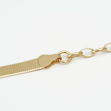 Laden Sie das Bild in den Galerie-Viewer, Kette - SCHLANGENKETTE - 925 Silber vergoldet, elegante Fischgrätkette
