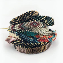 Laden Sie das Bild in den Galerie-Viewer, Perlen Armband - MIYUKI - silber/eisblau/rose/mauve, handgefädelt
